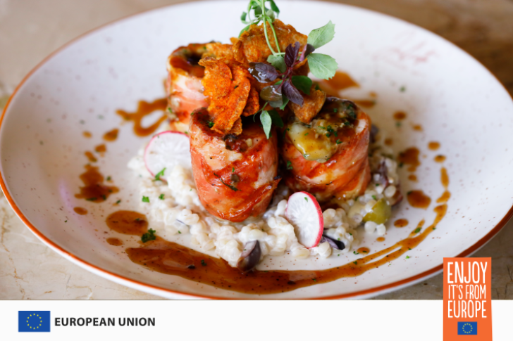  Prosciutto-wrapped Stuffed Chicken