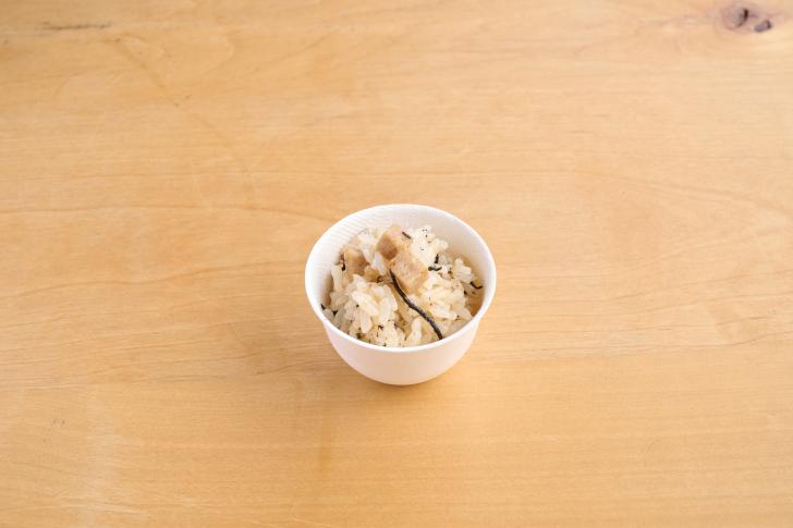 Cooked rice with luncheon meat and hijiki seaweed