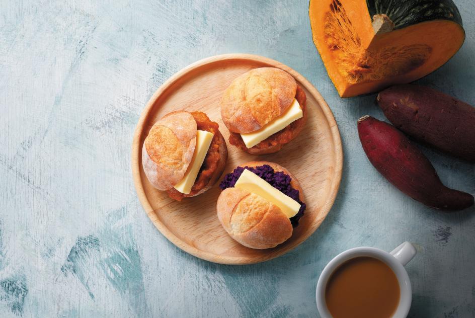 Two color filling (sweet paste) and butter sandwich