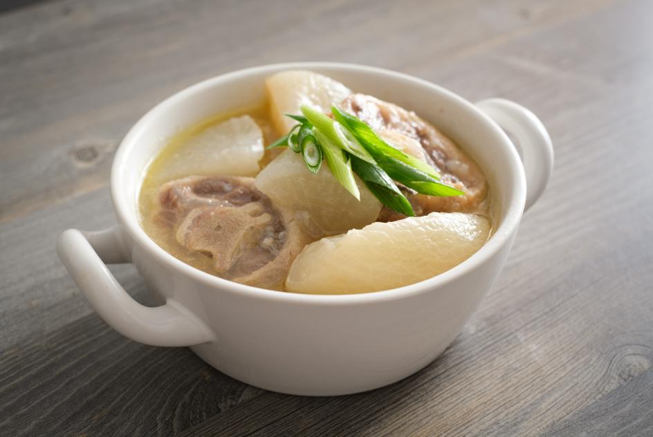 Austrian oxtail and radish soup with Portuguese extra virgin olive oil