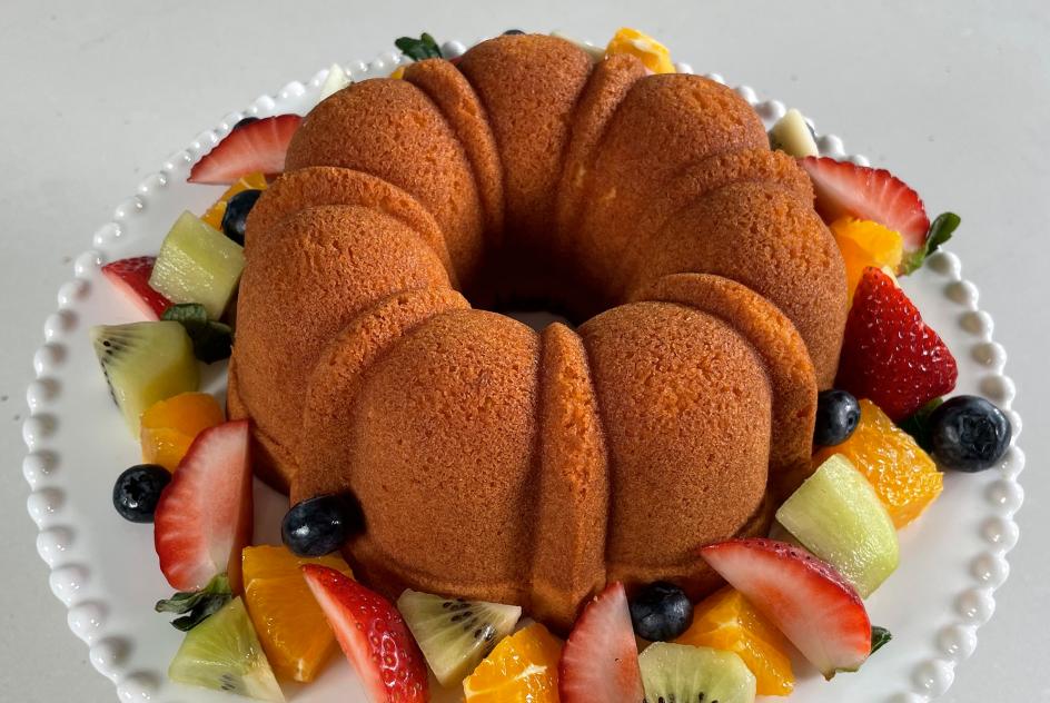 Pain de Gênes with fruit decoration