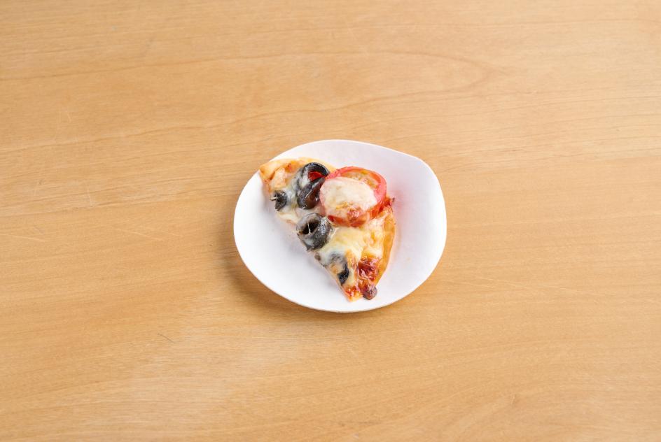 Pizza made with dumpling skin
