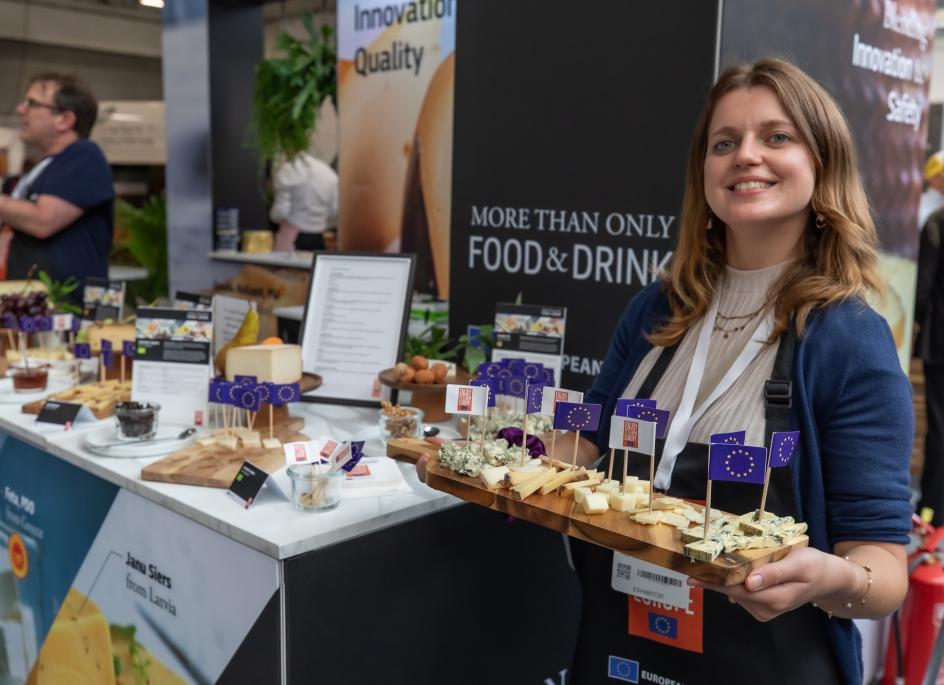 Photo of hostess offering cheese tasting at event